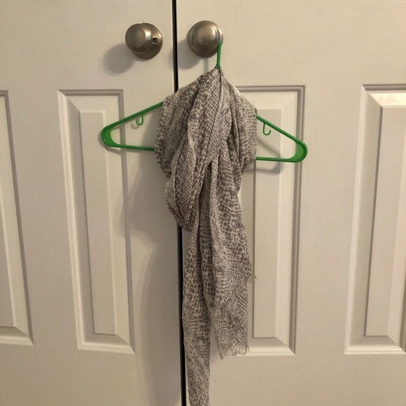 🧣Calvin Klein Scarf 🧣 - Picture 2 of 6